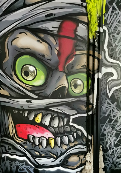 Graffitiwand im Broken Head Shop – Originalfoto zum Beitrag vom 1. Juli 2021