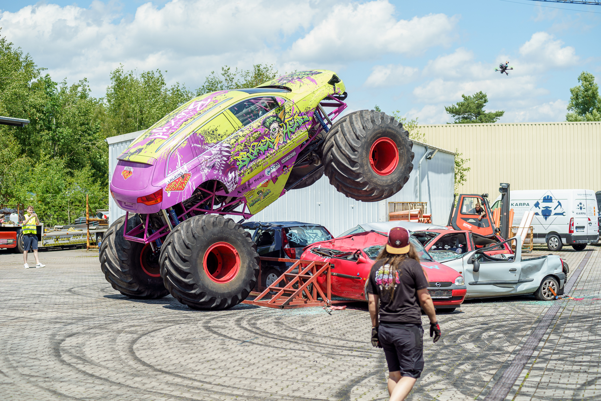 Monstertruck des Teams Lagrin bei den Broken Head Stunt Masters